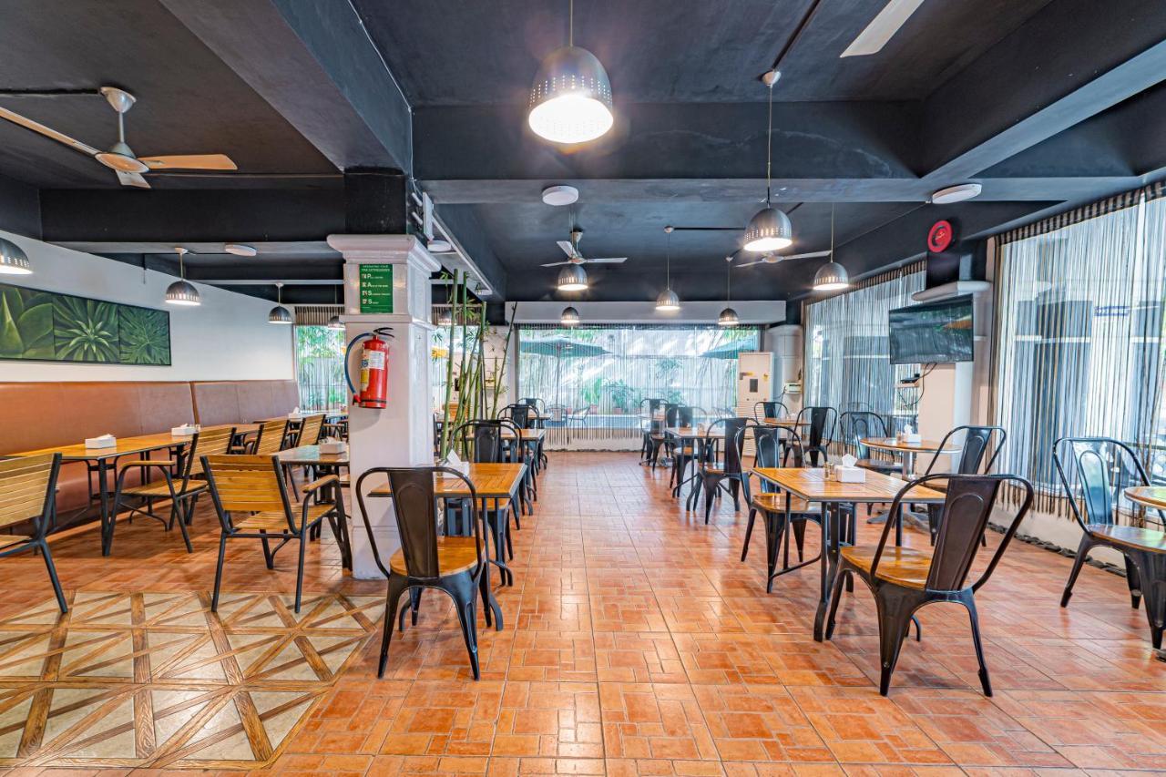 Hotel Athome , Whitefields, Kondapur Hyderabad Eksteriør bilde